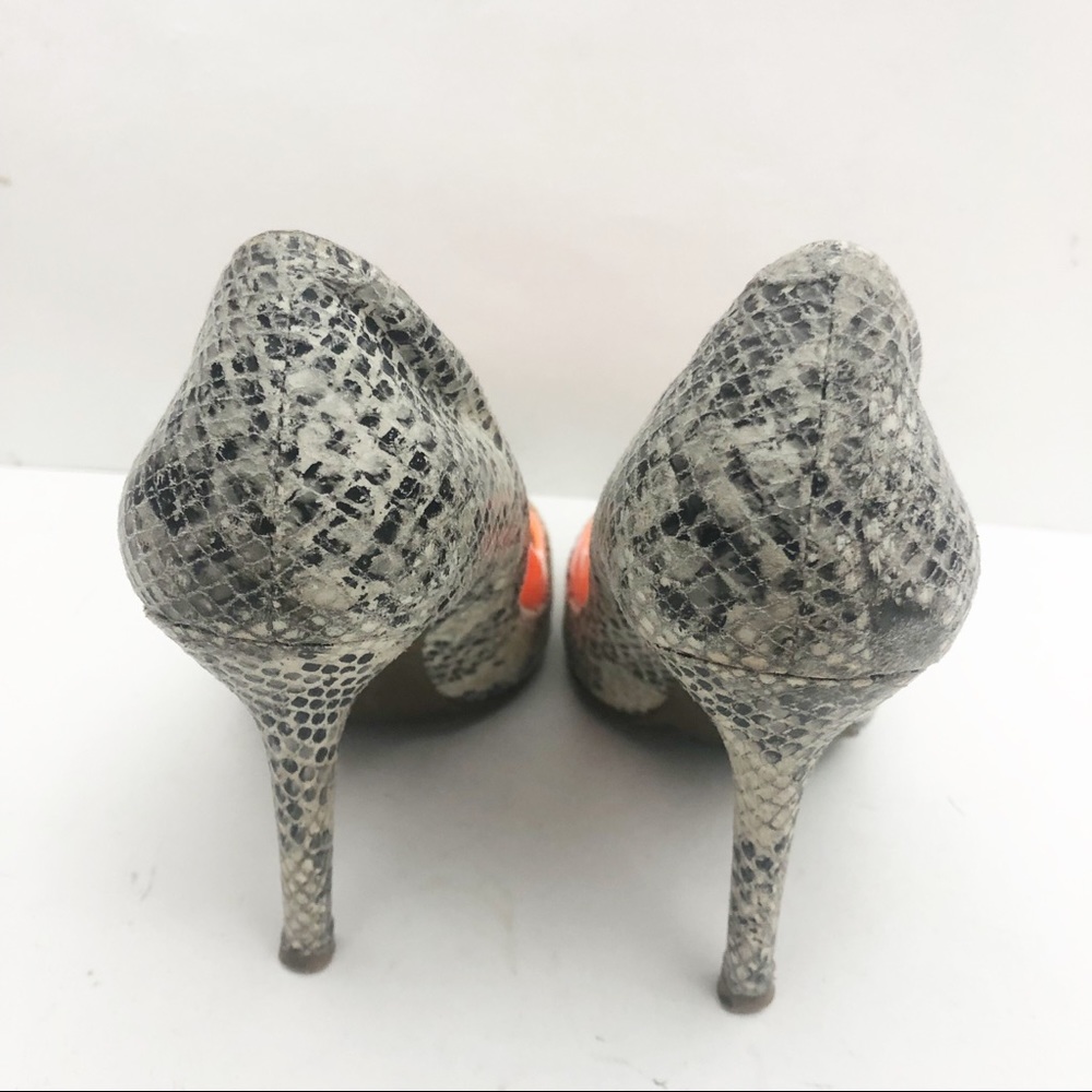 BCBGeneration Snakeskin Print‎ Heels Size 6 - Picture 4 of 8